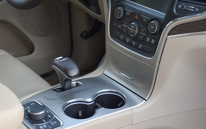 Jeep Grand Cherokee cena 89900 przebieg: 195000, rok produkcji 2015 z Wojkowice małe 781